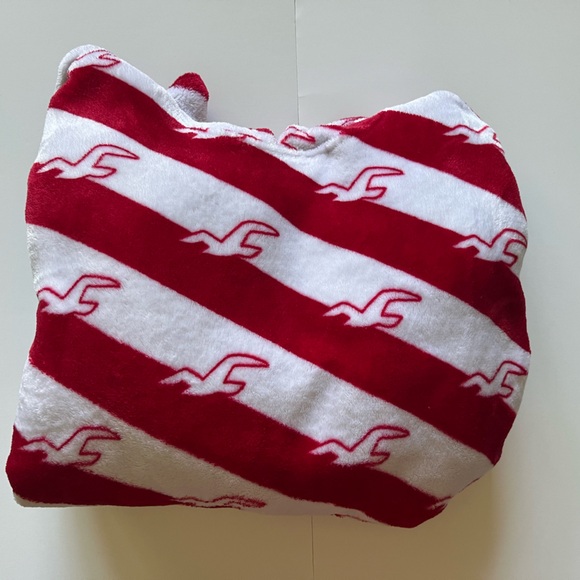 Hollister Other - HOLLISTER BLANKET HOODIE/COMFY